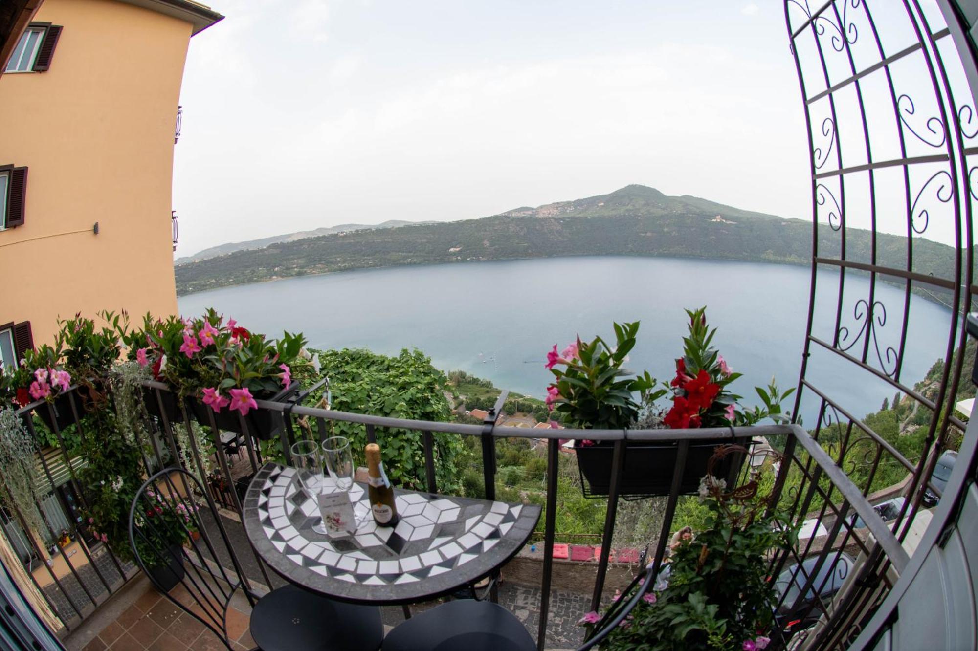 B&B Carpe Diem Vista Lago 카스텔간돌포 외부 사진