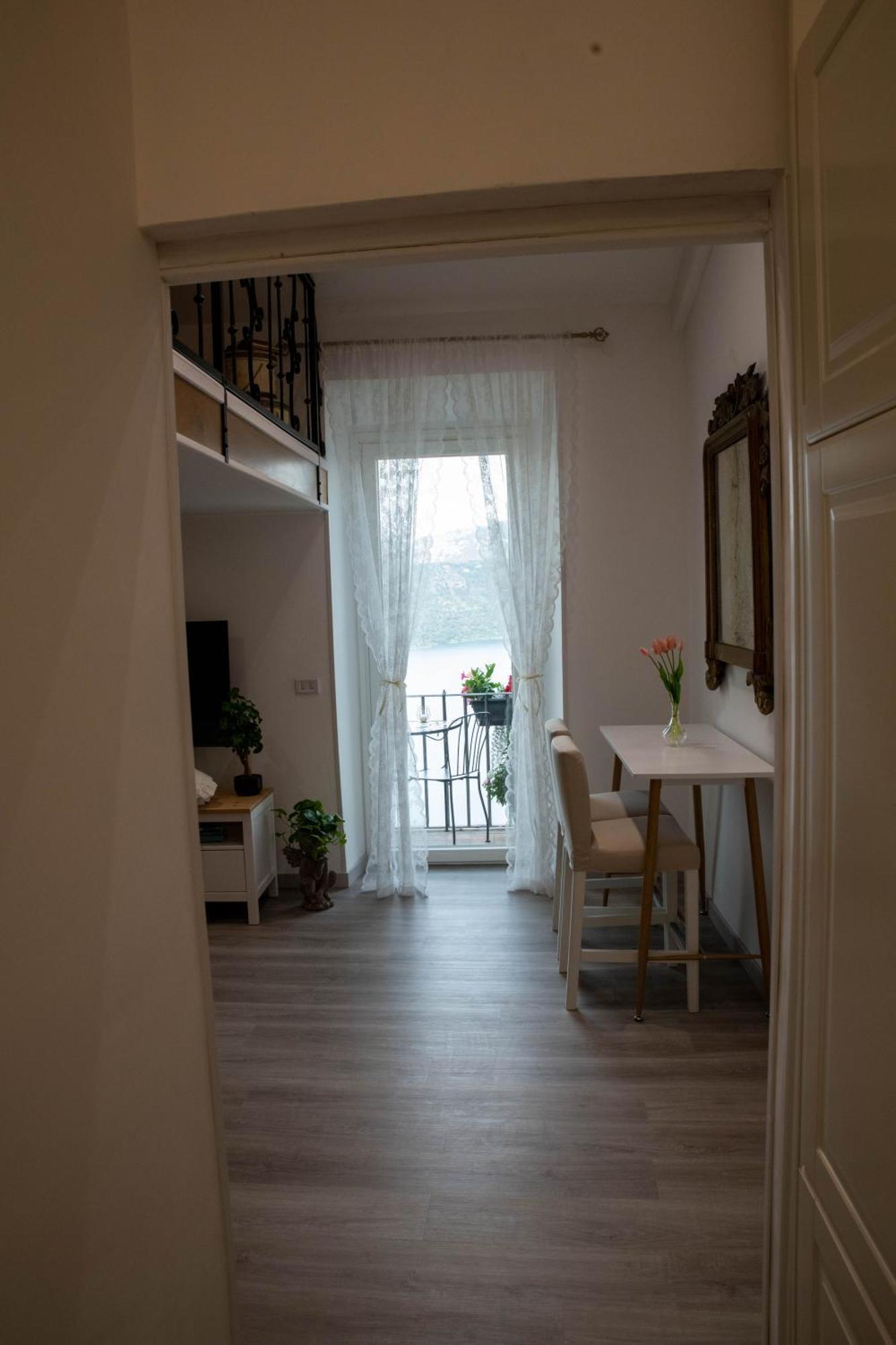 B&B Carpe Diem Vista Lago 카스텔간돌포 외부 사진