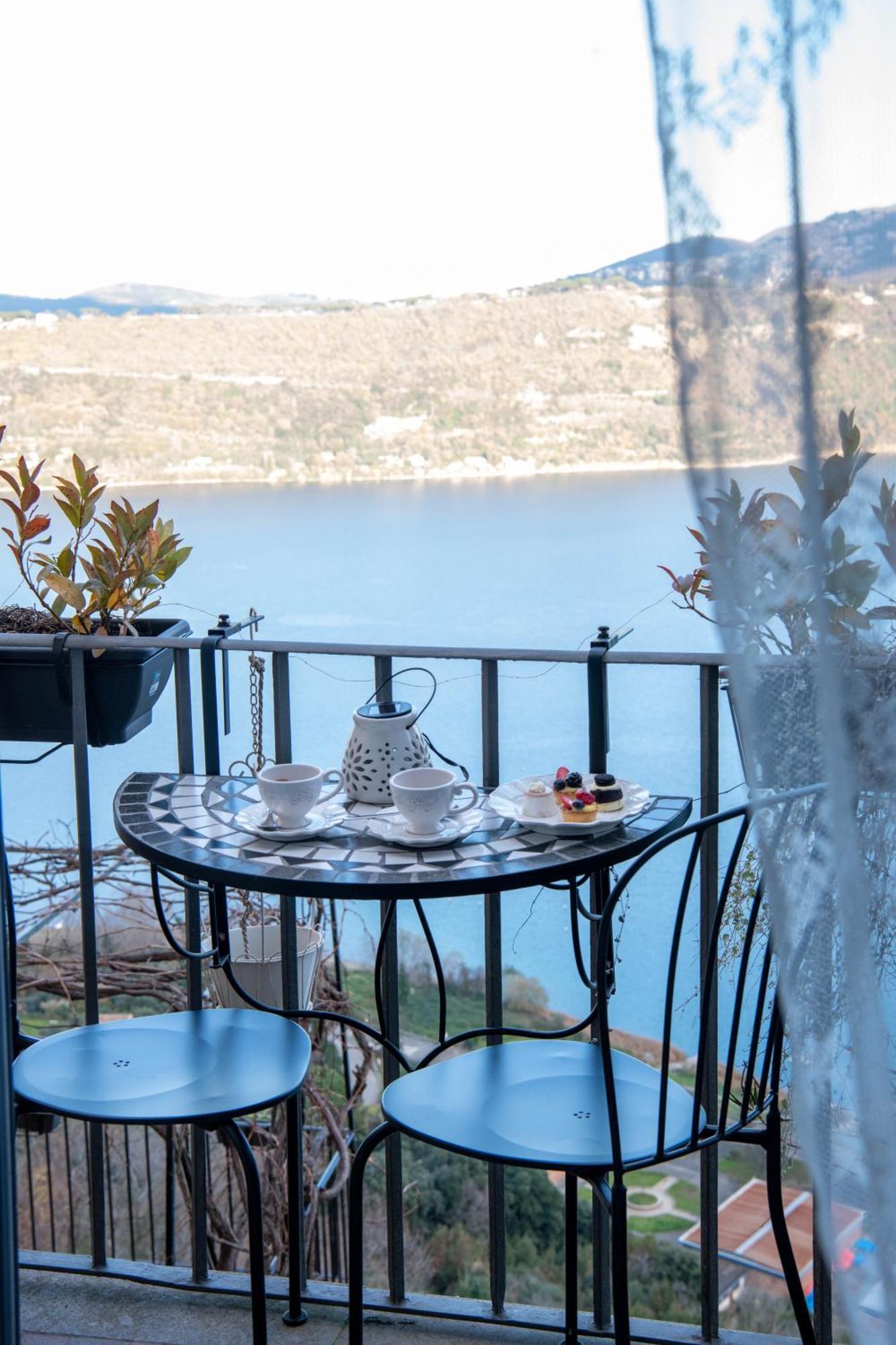 B&B Carpe Diem Vista Lago 카스텔간돌포 외부 사진