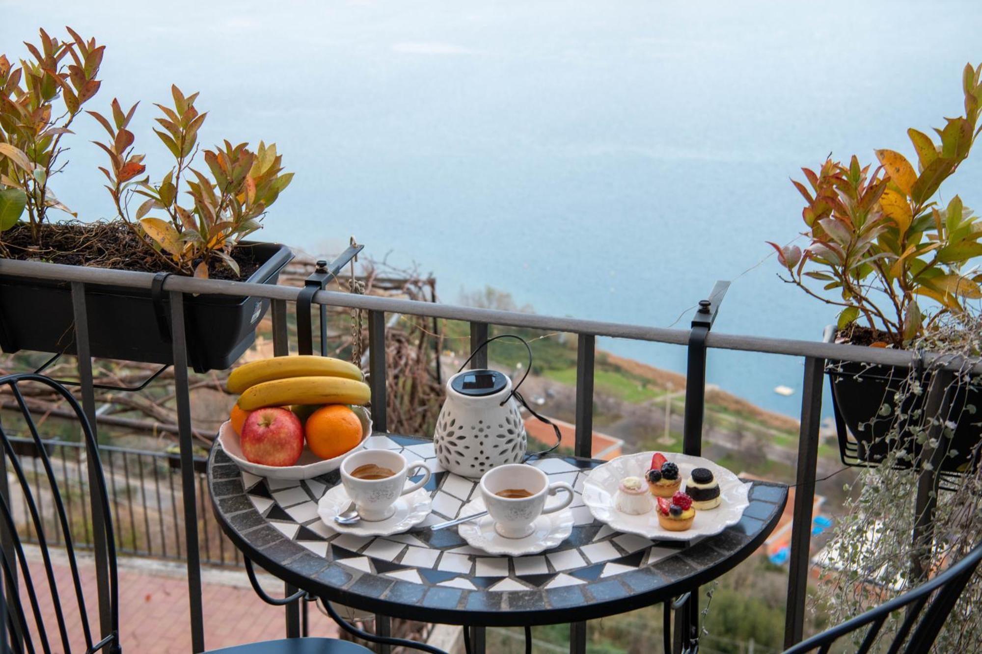 B&B Carpe Diem Vista Lago 카스텔간돌포 외부 사진